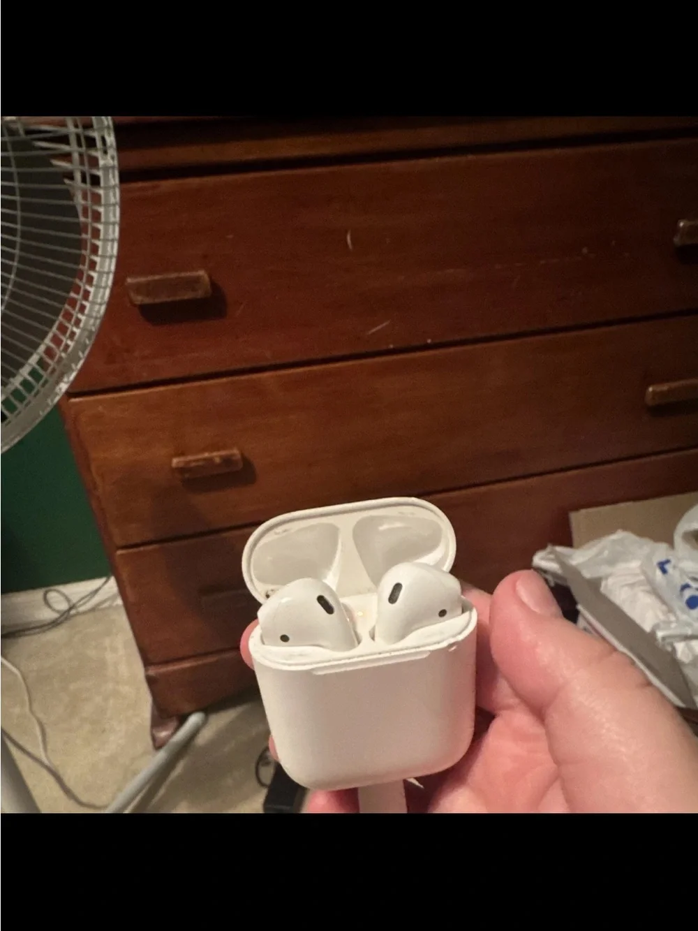 Apple air pods generation 2